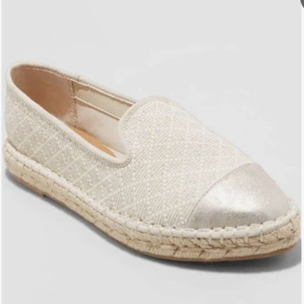 Universal Thread cream flats